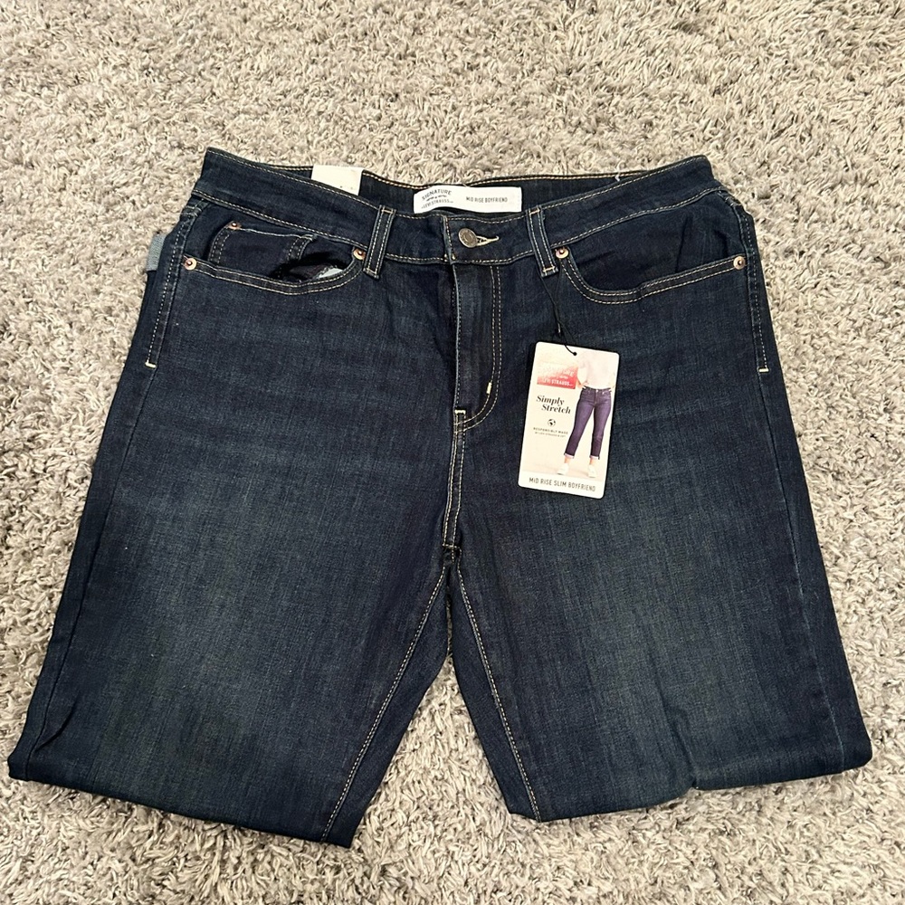 Signature by Levi Strauss Mid Rise Slim Boyfriend Jeans - Picture 3 of 3